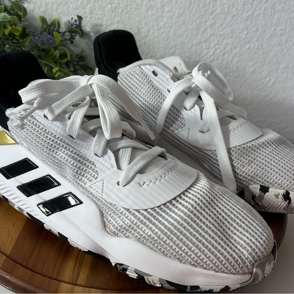 8.5 Adidas Pro Bounce 2019 Low White Black Gold Basketball Shoes EF0472 Mens - Picture 13 of 14